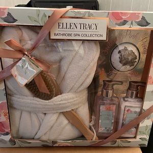 Bathrobe spa Gift set brand new-robe, brush, soap, bath ball Ellen Tracy